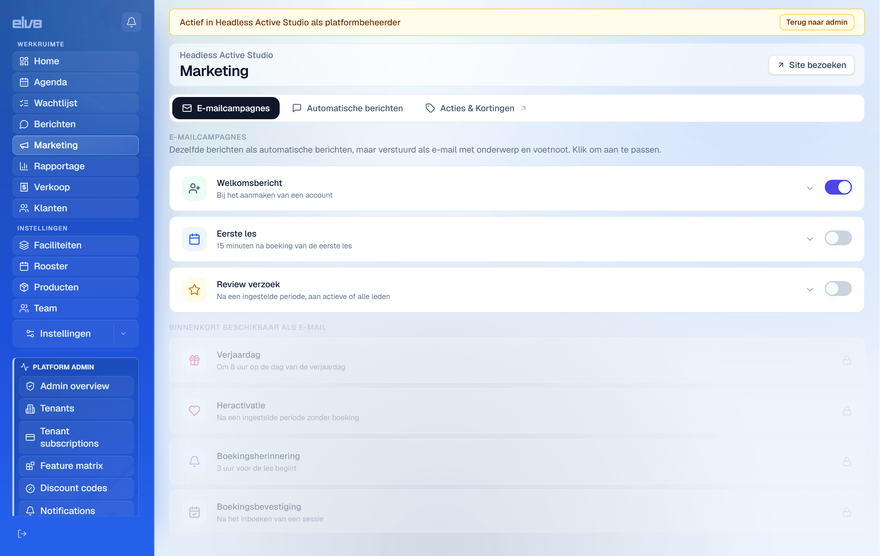 Marketing-pagina van Headless Active Studio met het tabblad E-mailcampagnes: Welkomstbericht staat aan, Eerste les en Review verzoek staan uit; eronder zijn zes automatische berichten (Verjaardag, Herschrijva, Boekingsherinnering, Boekingsbevestiging) zichtbaar